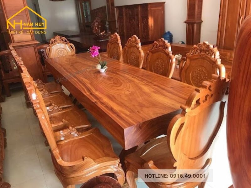 Mẫu bàn ghế cao cấp phong cách Châu Âu nguyên khối sử dụng gỗ nguyên khối, thiết kế tinh xảo, độc bản