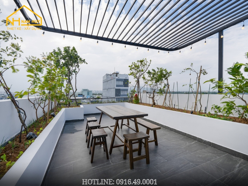 Mẫu thiết kế sân thượng hiện đại được ưa chuộng nhất năm 2025 nhờ vẻ đẹp sang trọng, gọn gàng và dễ ứng dụng.