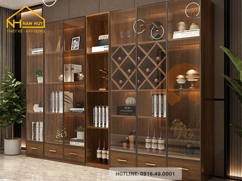 Thiết kế tủ rượu với khung gỗ chắc chắn kết hợp cùng cánh kính trong suốt mang lại vẻ đẹp vừa cổ điển vừa hiện đại